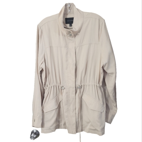 Banana Republic Factory cream lightweight snap front gathered waist  jacket - Picture 1 of 5